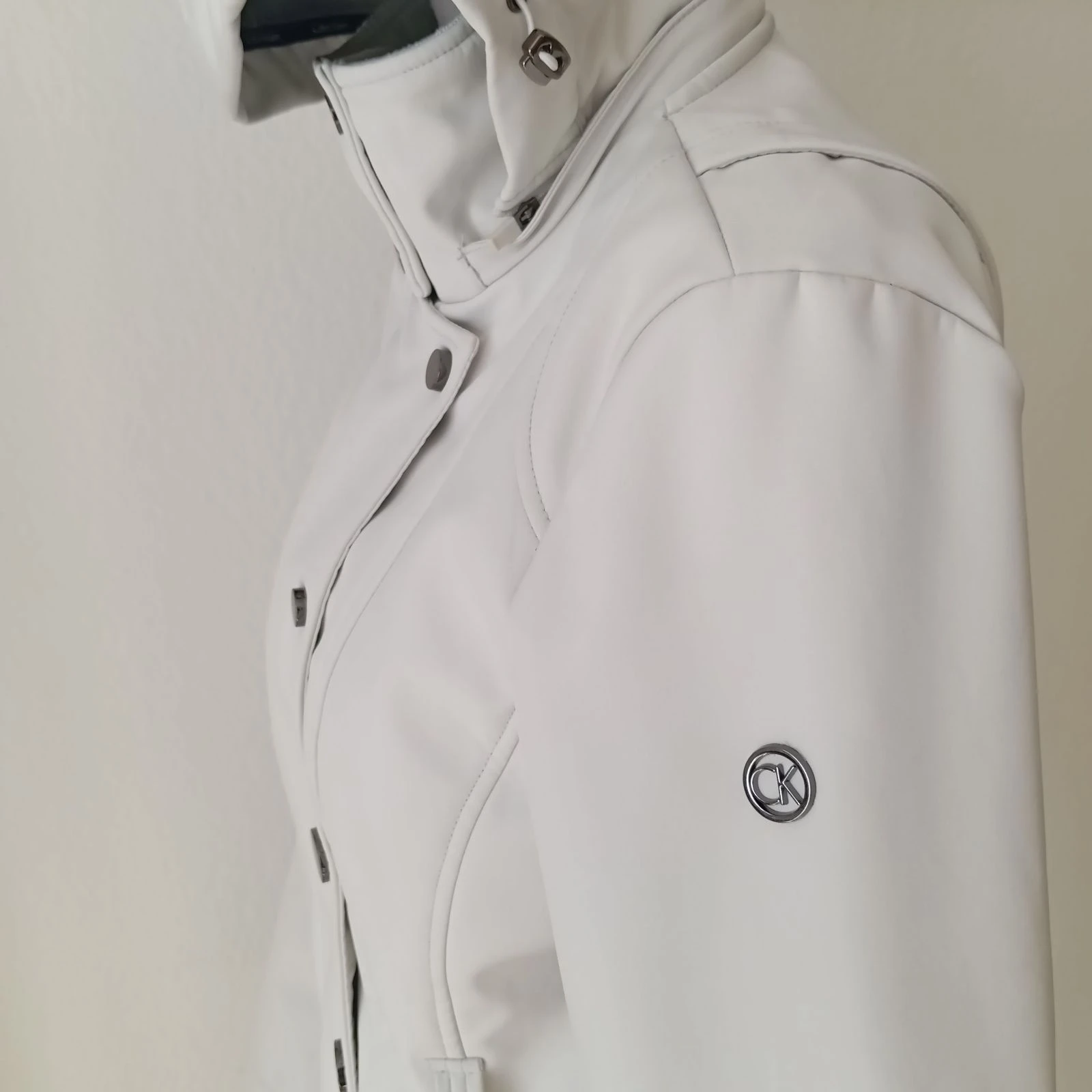 Trench impermeable / Chaqueta mujer Calvin Klein color blanco roto talla M – photo 12